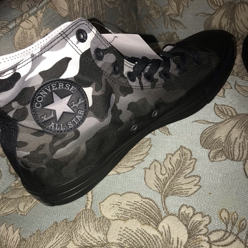 NIB UNISEX CHUCK TAYLOR CAMO HIGH TOPS MENS SZ 12